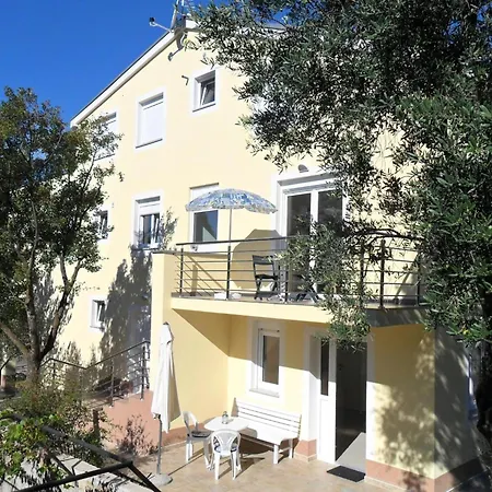 Aquamarine 2 Mit Terrasse By Interhome Appartement