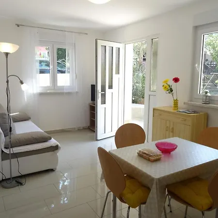 Aquamarine 2 Mit Terrasse By Interhome Daire Selce