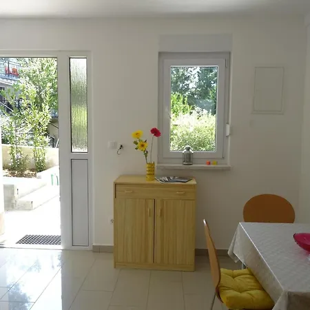 Daire Aquamarine 2 Mit Terrasse By Interhome Selce